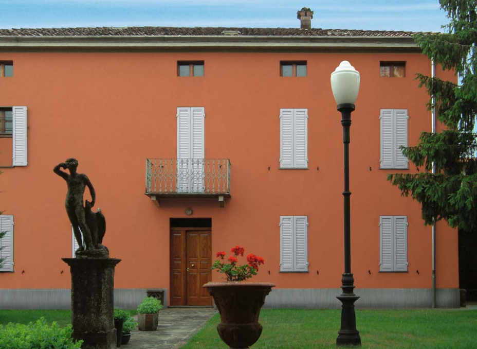 Casa con infissi "Vega"